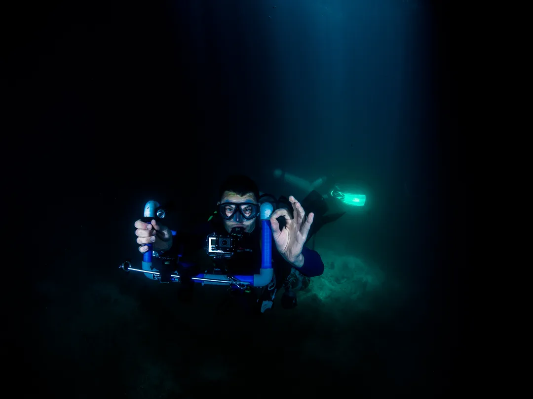 Researching by Stefan Follows (https://500px.com/p/diverstef?view=photos)